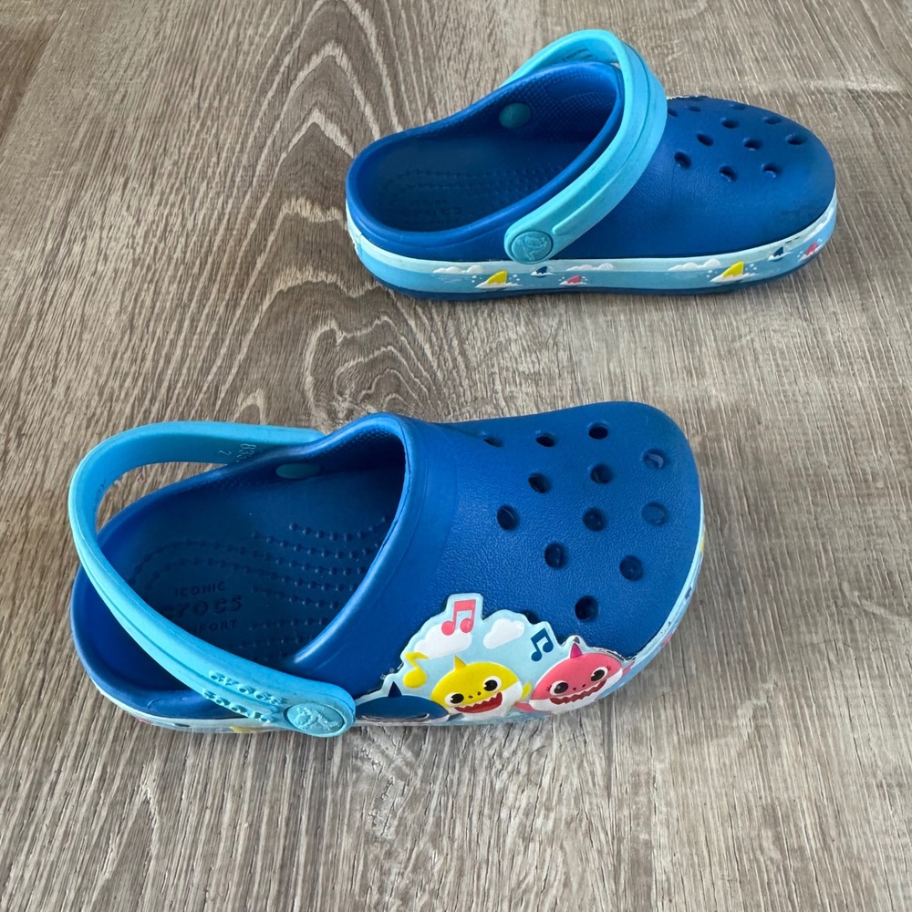 Crocs Fun Lab Baby Shark Clogs Toddler Size C7 Blue Toddler Water Beach Summer - Picture 3 of 8